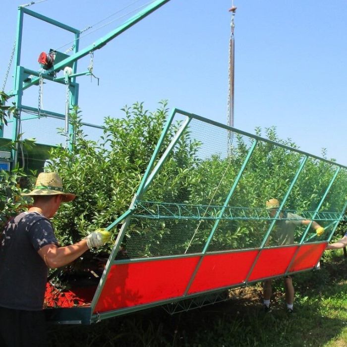 Grande macchina raccoglitrice